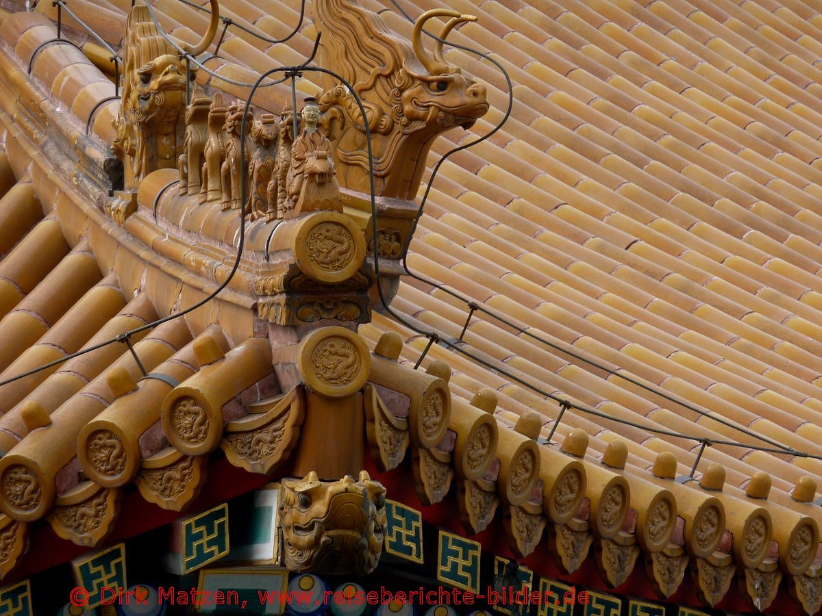 Peking, Kaiserpalast, Detail an Dchern