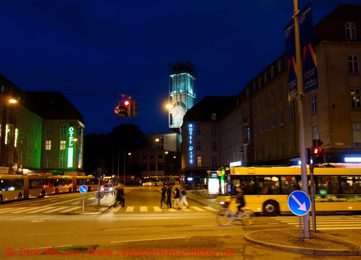 Aarhus, Vorplatz Bahnhof nachts