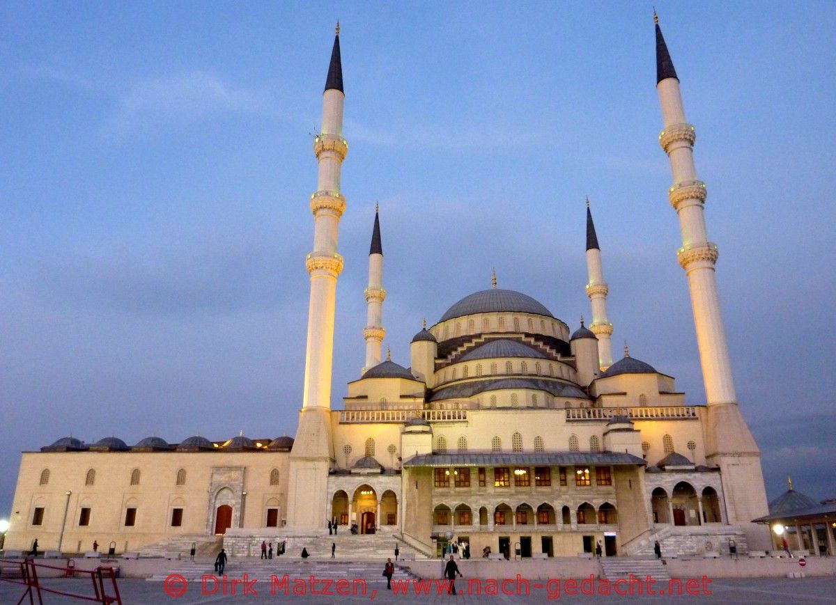 Ankara, Kocatepe-Moschee im Abendlicht