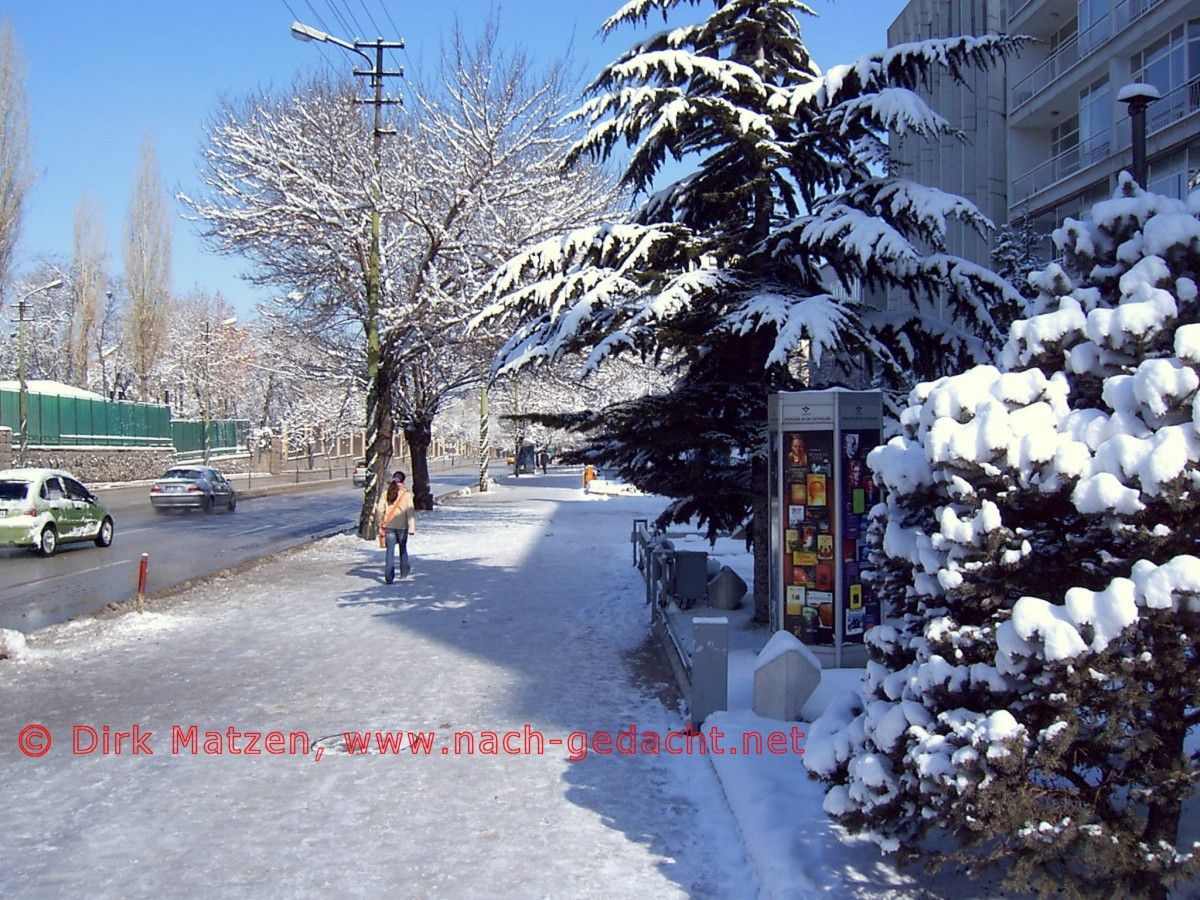 Ankara, Schnee am Atatürk Boulevard