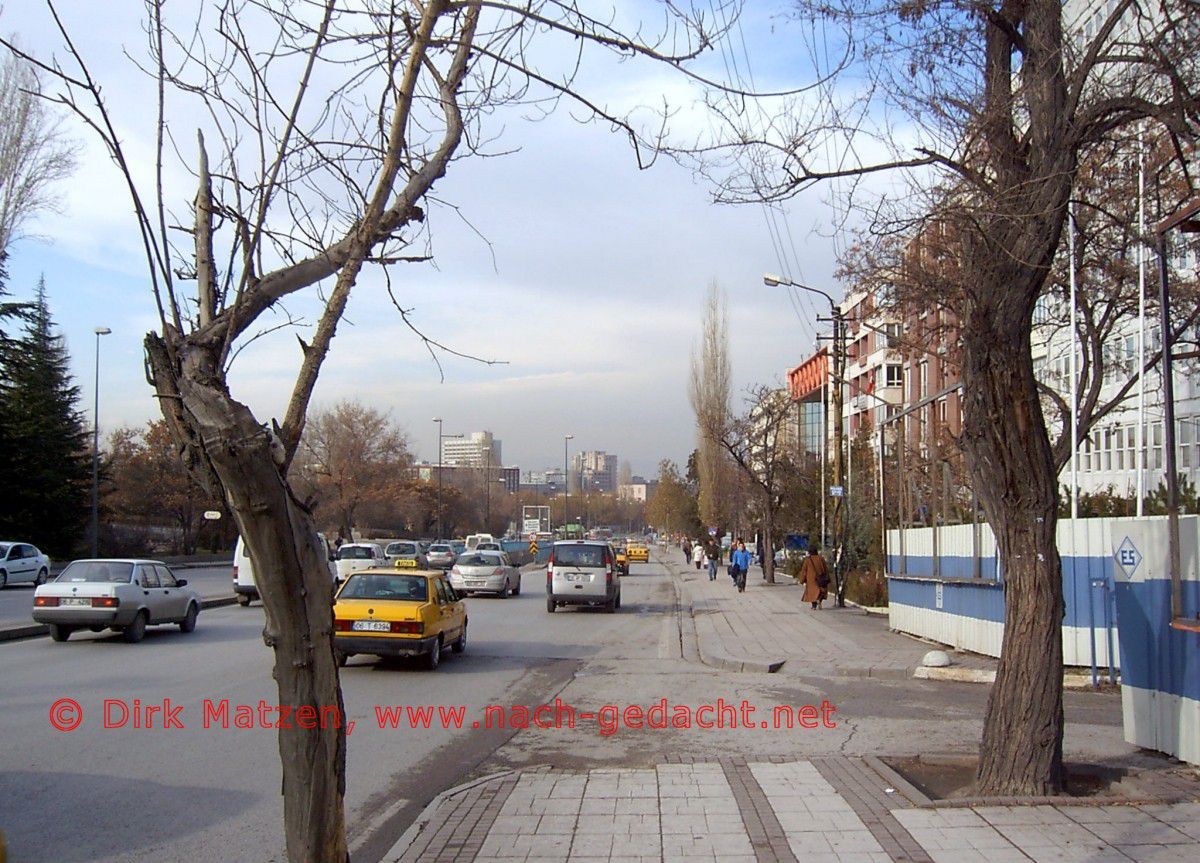 Ankara, Atatürk-Boulevard im Jahr 2005