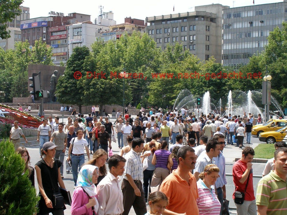 Ankara, Menschenmassen im Stadtzentrum