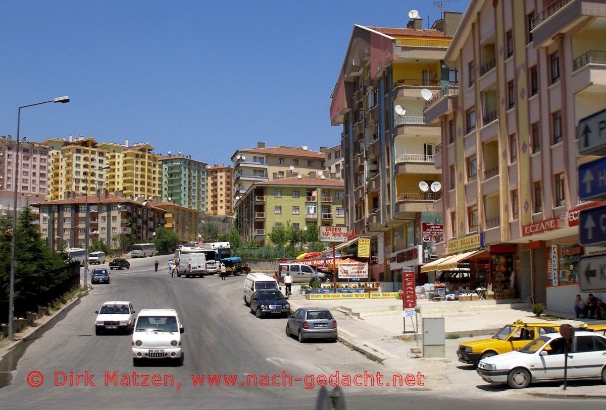 Ankara, Typische Wohnblocks in einem Neubaugebiet am Stadtrand