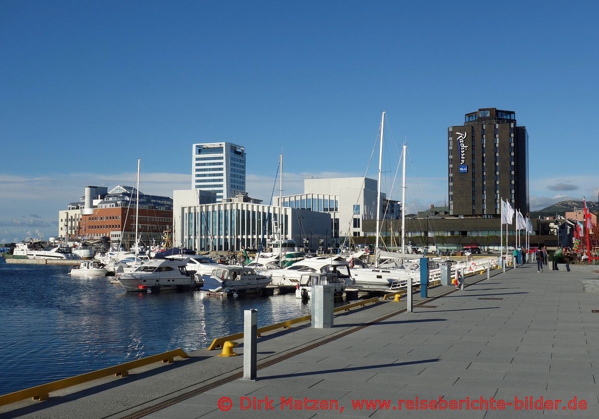 Bod, Stadtzentrum am Hafen