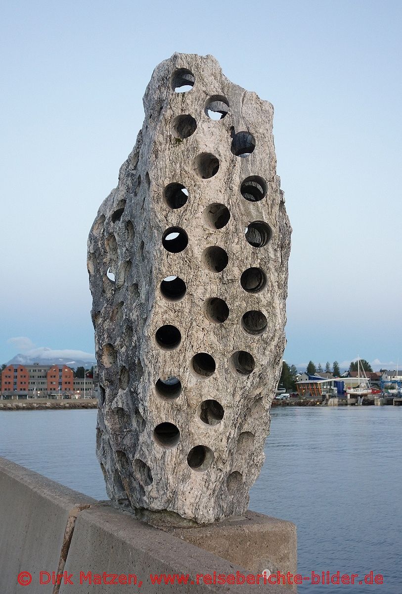 Bodø, Statue auf Mole