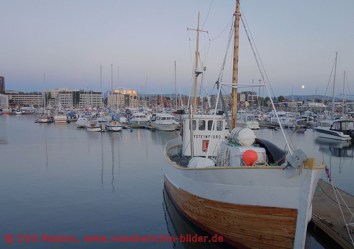 Bodø, am Yachthafen