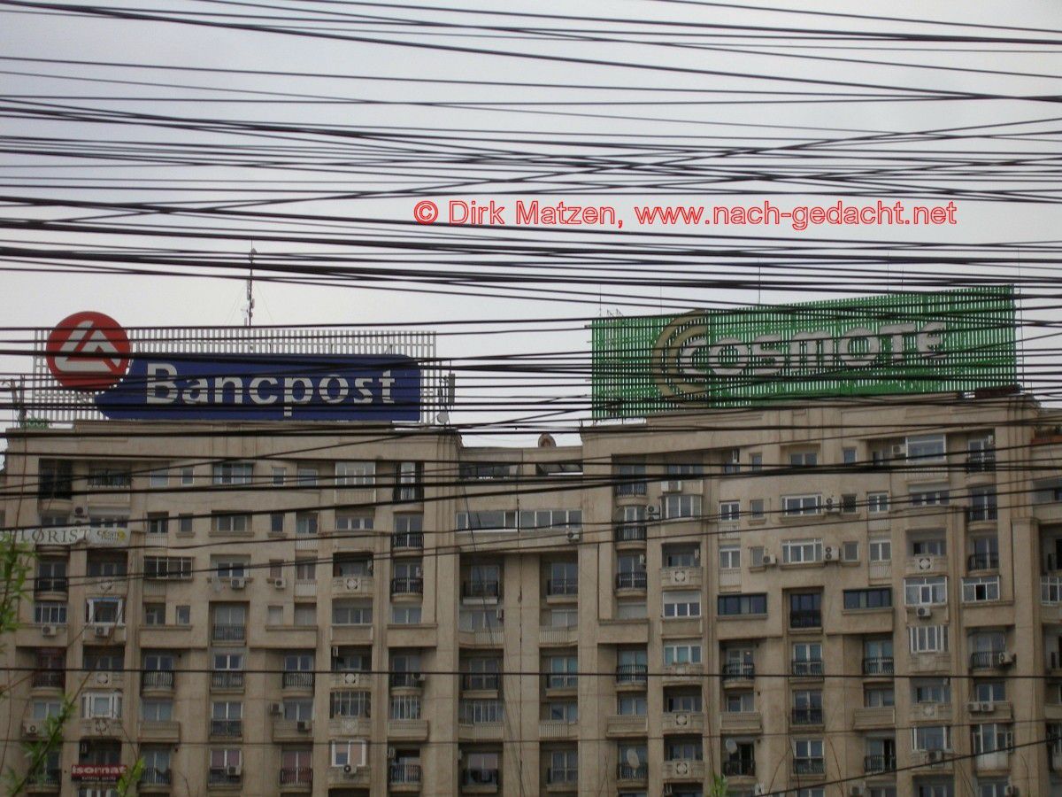 Bukarest, Stromleitungen vor Gebäude