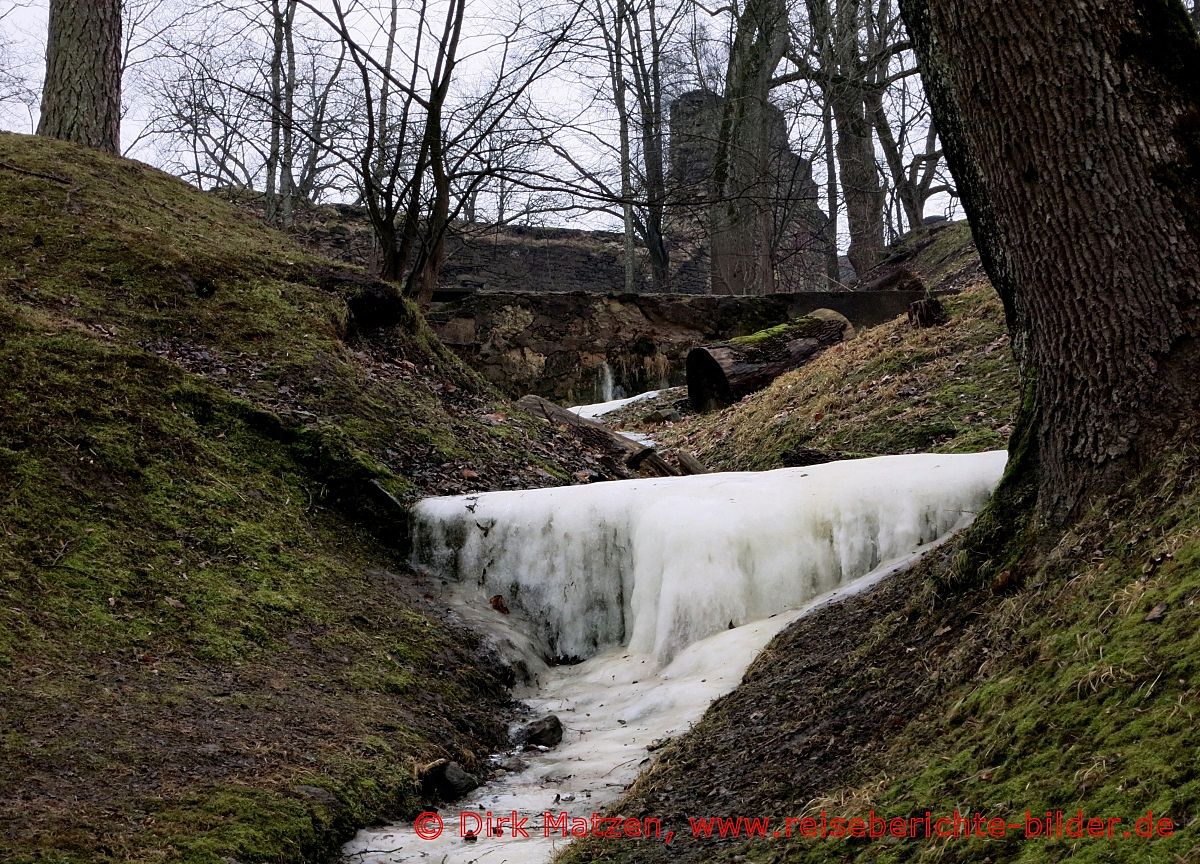 Cesis, Burg gefrorener Bach