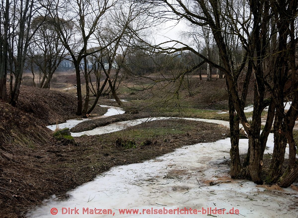 Cesis, gefrorener Bach
