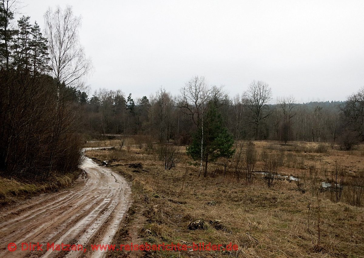 Cesis, matschiger Wanderweg