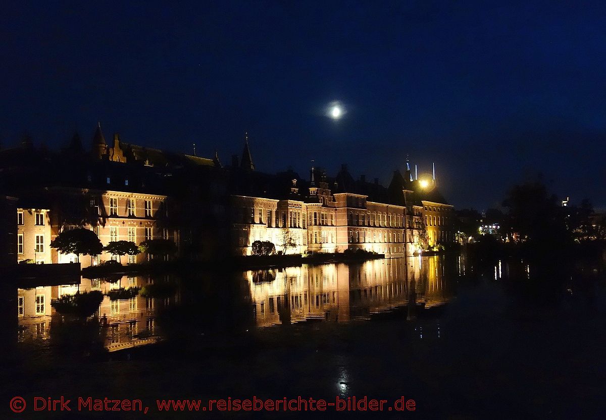 Den Haag, Binnenhof, beleuchtet nachts