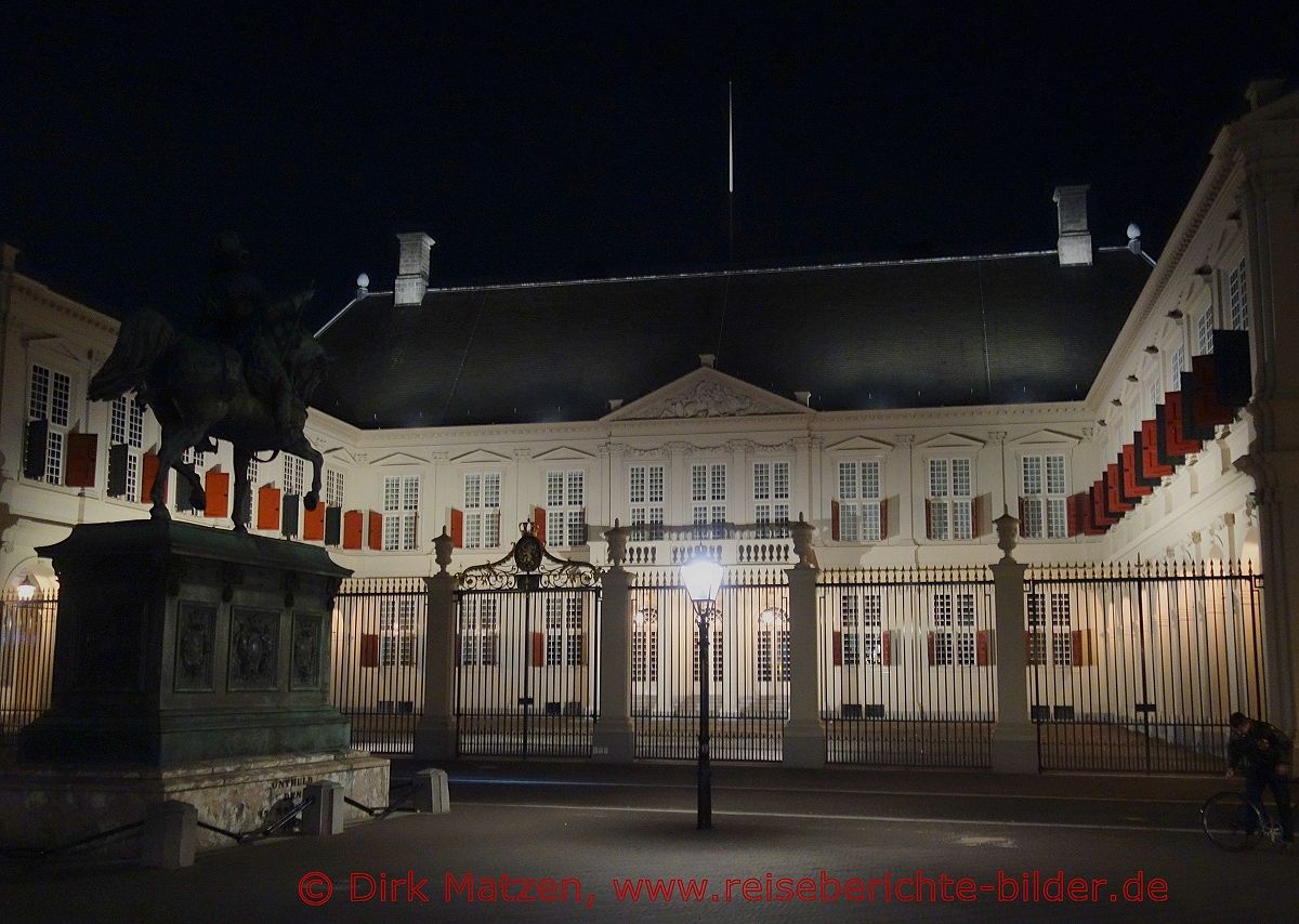 Den Haag, Knigspalast, Paleis Noordeinde, nachts beleuchtet