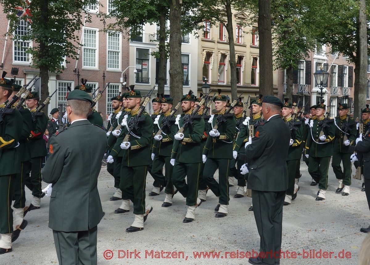 Den Haag, Prinsjesdag, marschierende Soldaten