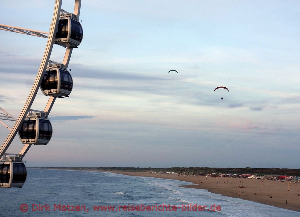Scheveningen, Riesenrad und Motorschirmflieger