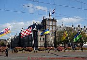 Den Haag, niederlaendische-provinz-flaggen-am-binnenhof