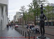 Den Haag, statue-vor-stadhuis