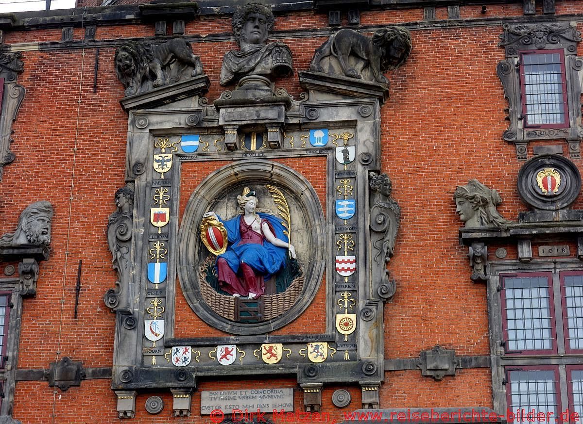 Dordrecht, Groothoofdspoort, Relief