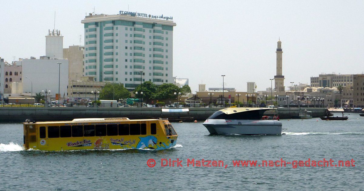 Dubai, Dubai, schwimmender Bus