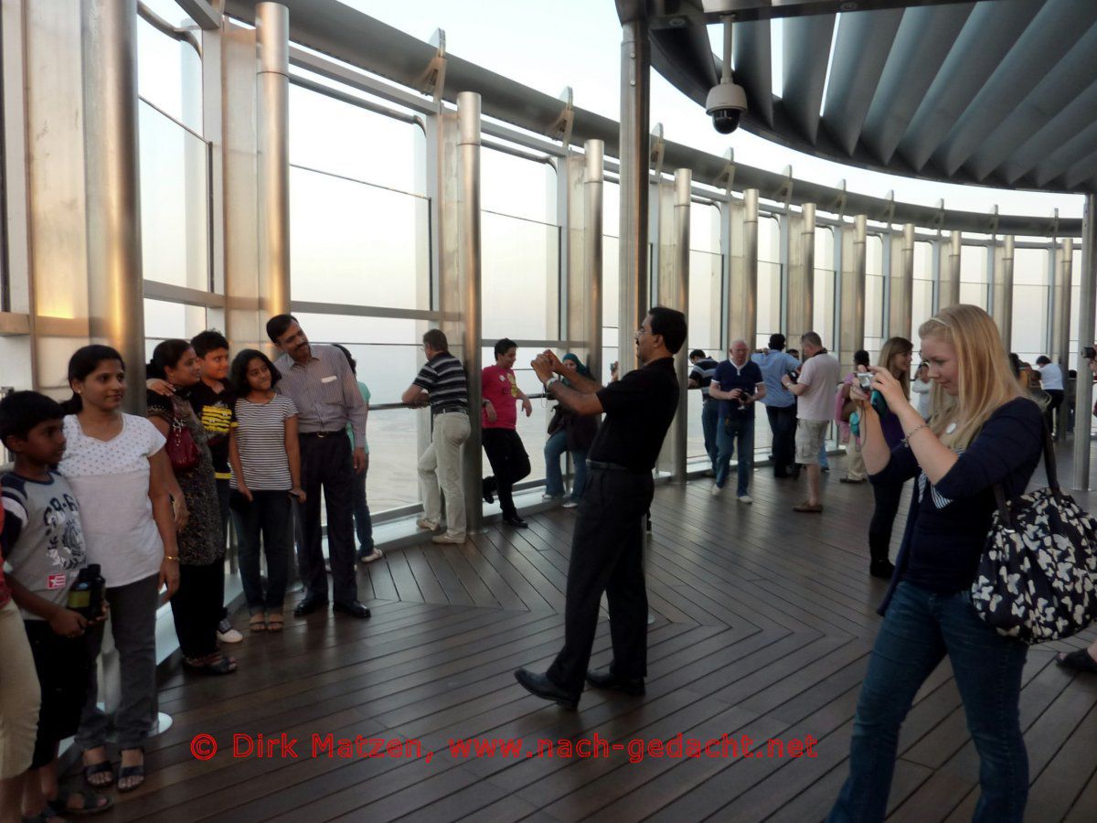 Dubai, Menschen auf dem Burj Khalifa