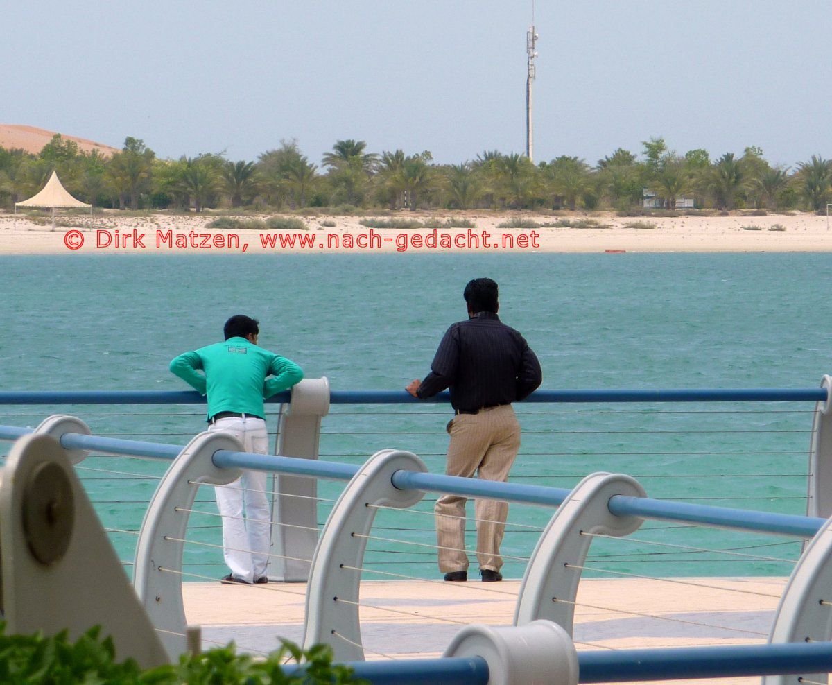 Abu Dhabi: Spaziergnger an der Corniche