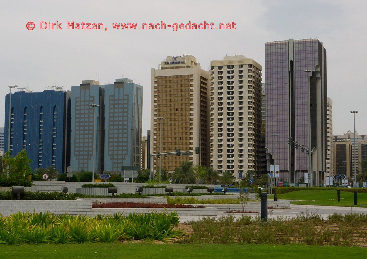 Abu Dhabi: Hochhäuser an der Corniche