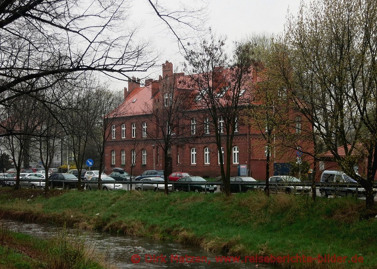 Gleiwitz, Backsteinbau an der Klodnica