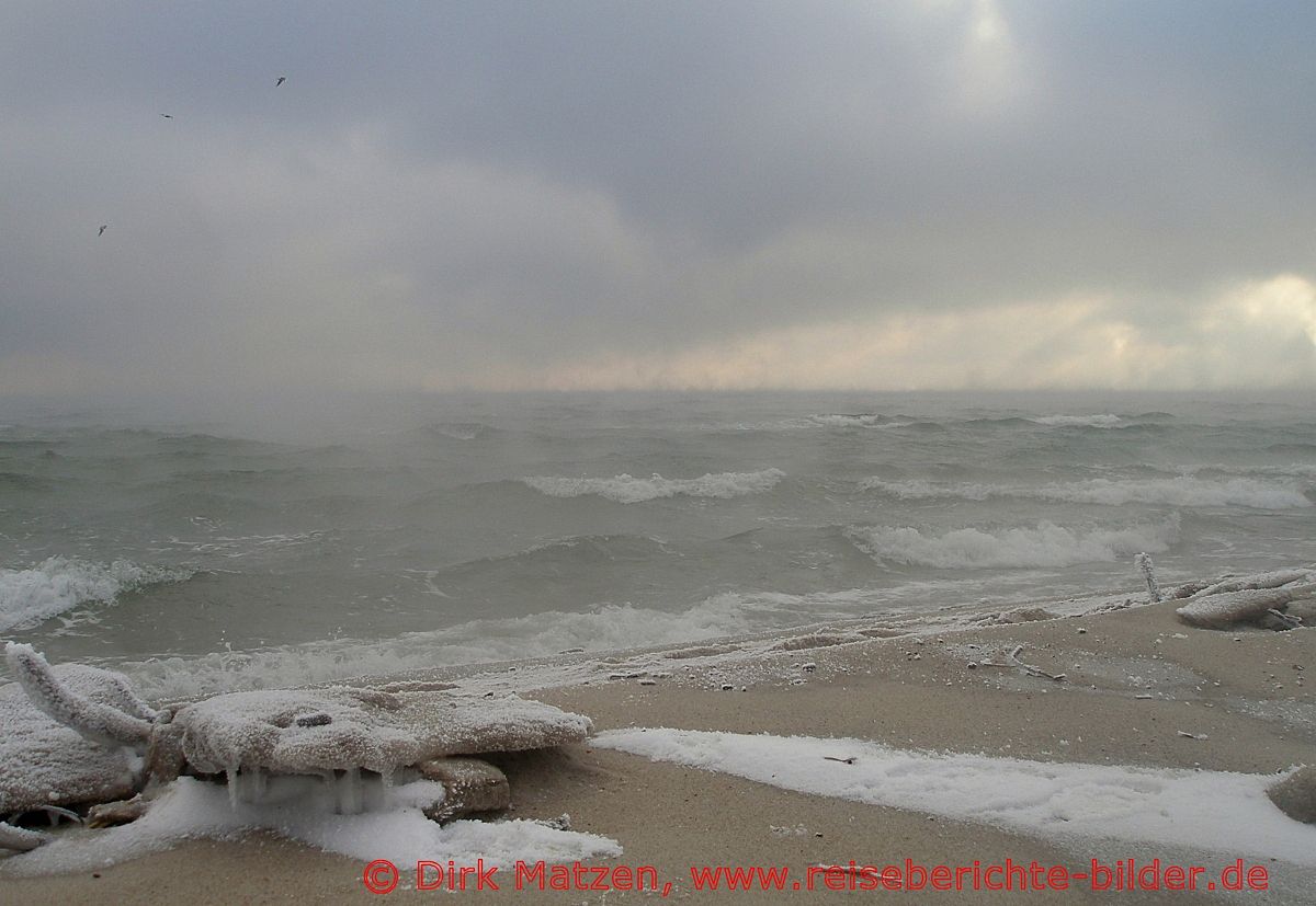 Hel, Eisschollen am Strand