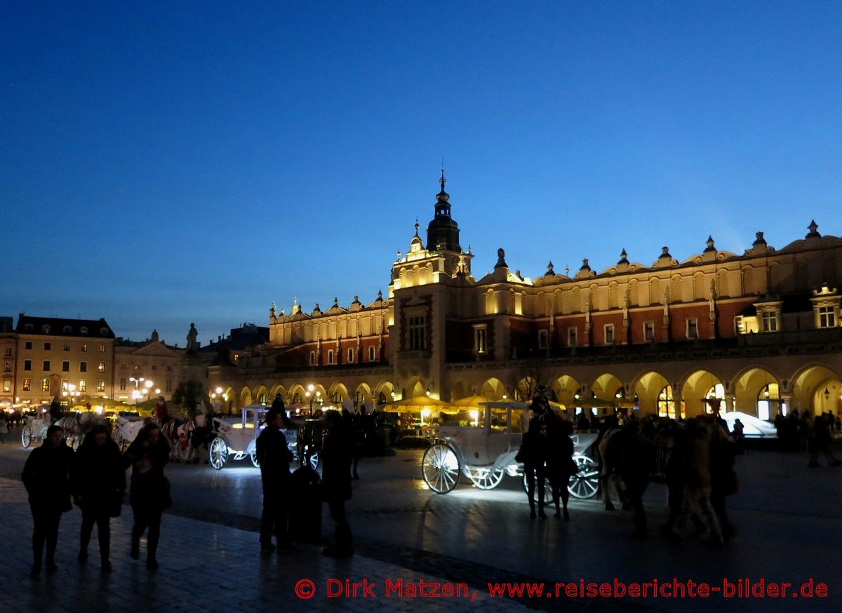 Krakau, Tuchhallen abends