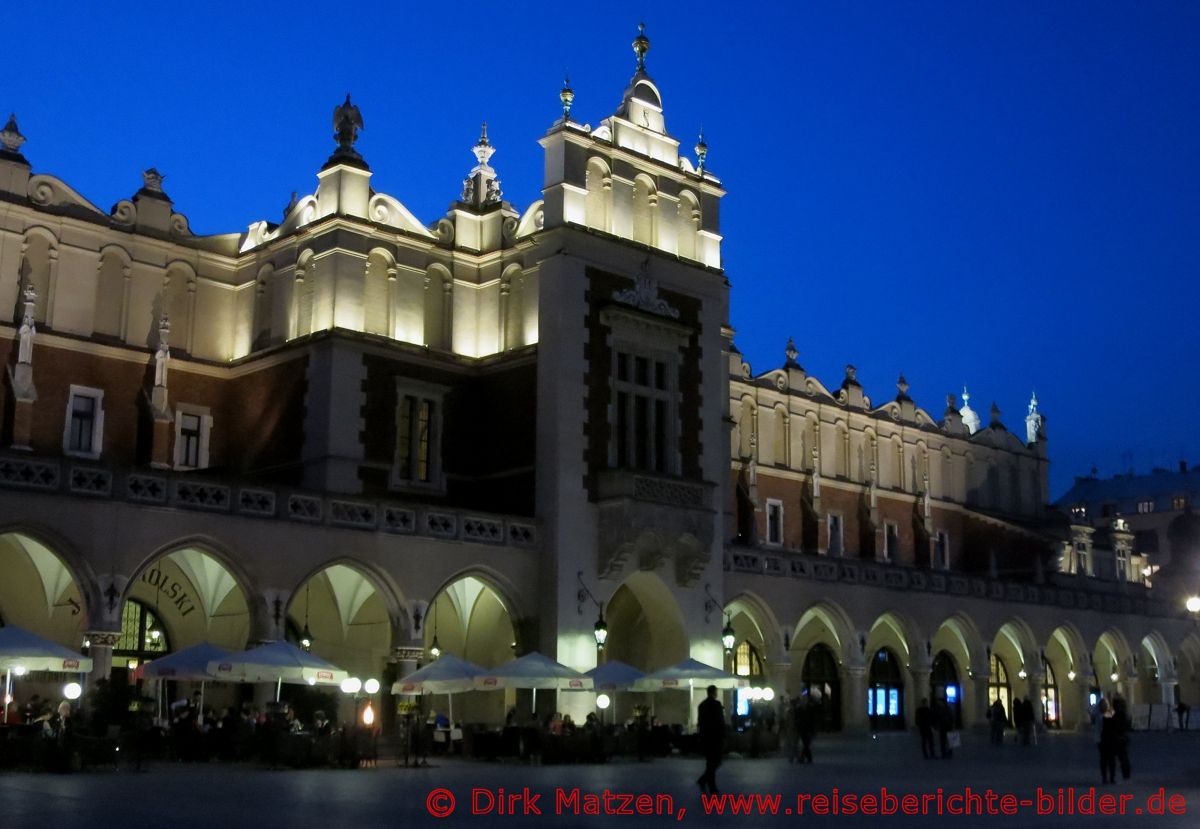 Krakau, Tuchhallen beleuchtet