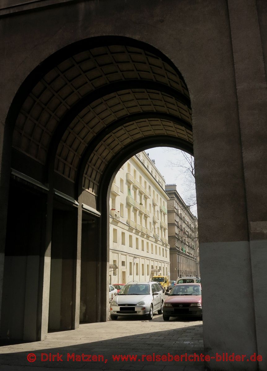 Krakau, Nowa Huta, Gebude-Durchgang