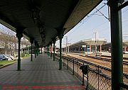 Krakau, bahnsteige alter und neuer bahnhof