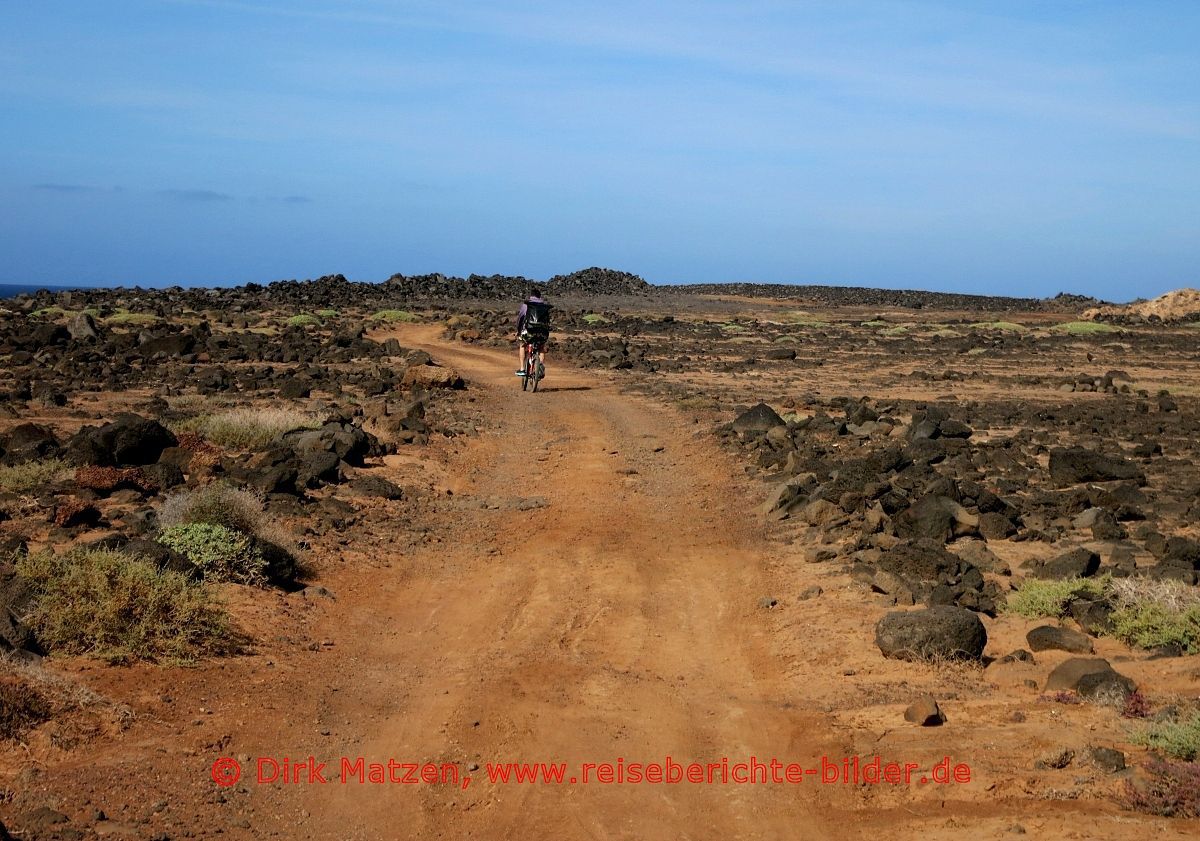 Lanzarote, Westkste Feldweg Radfahrer