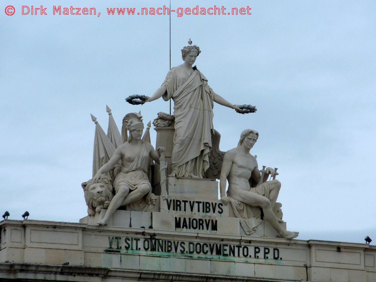 Lissabon, Statue auf Triumphbogen