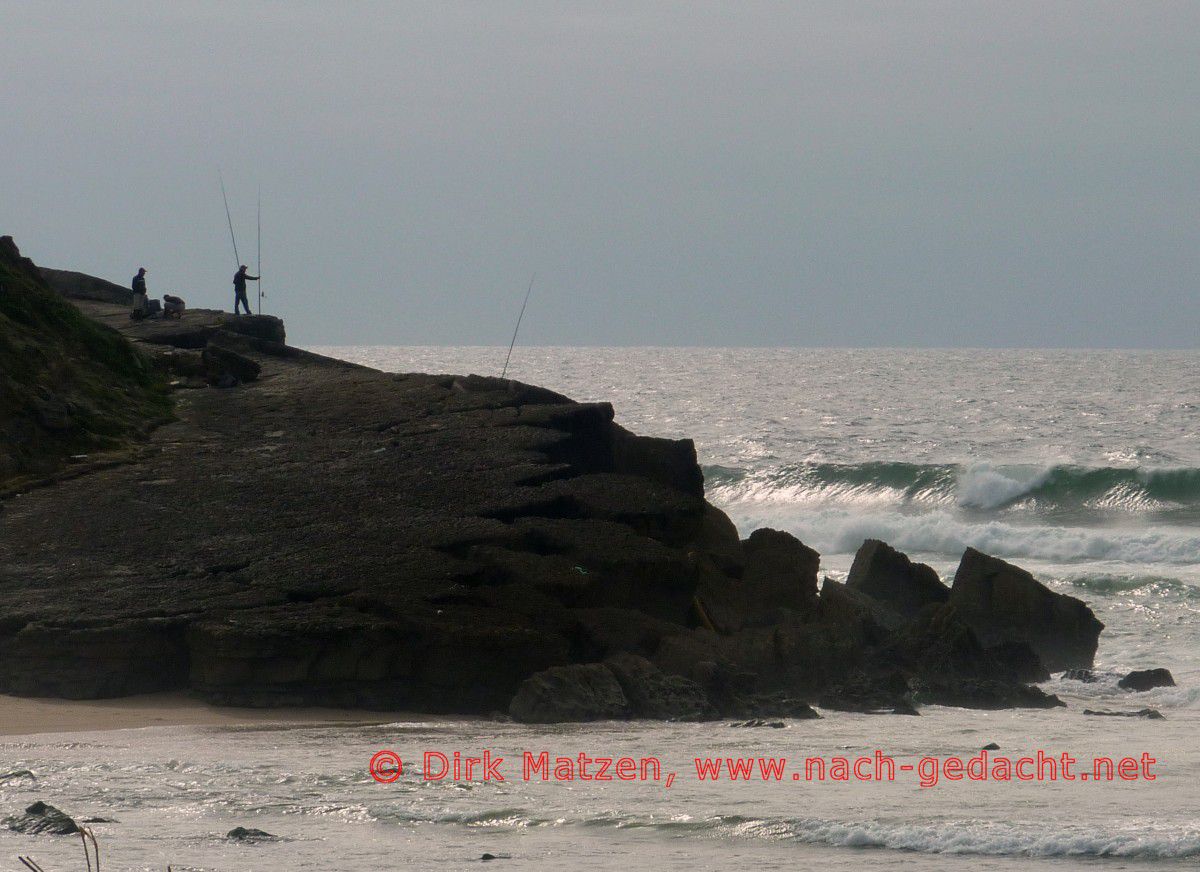 Praia das Mas, Angler am Atlantik