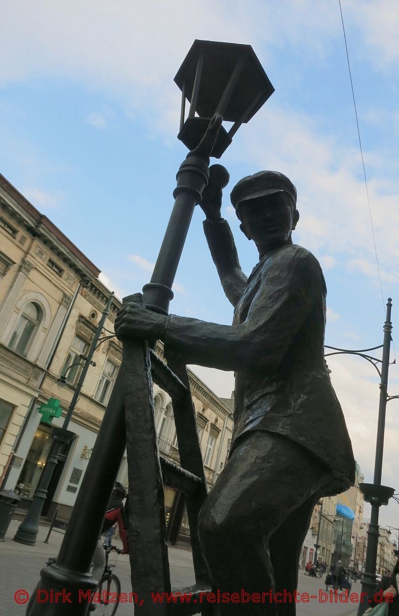 Lodz, Bronzestatue Gaslampenanzünder in der ul. Piotrkowska