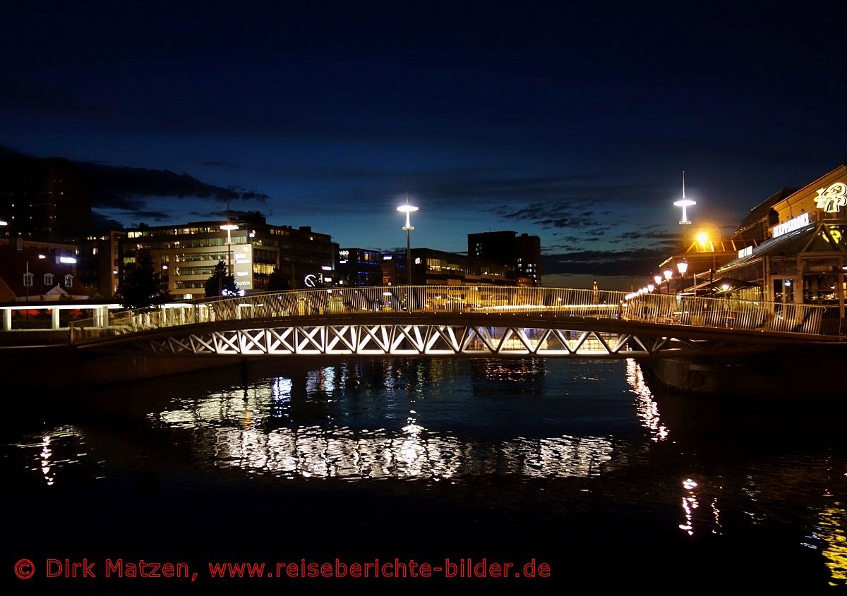Malmö, Fussgängerbrücke am Kanal