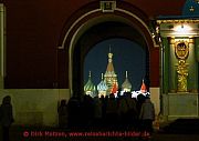 Moskau, blick-durchs-auferstehungstor