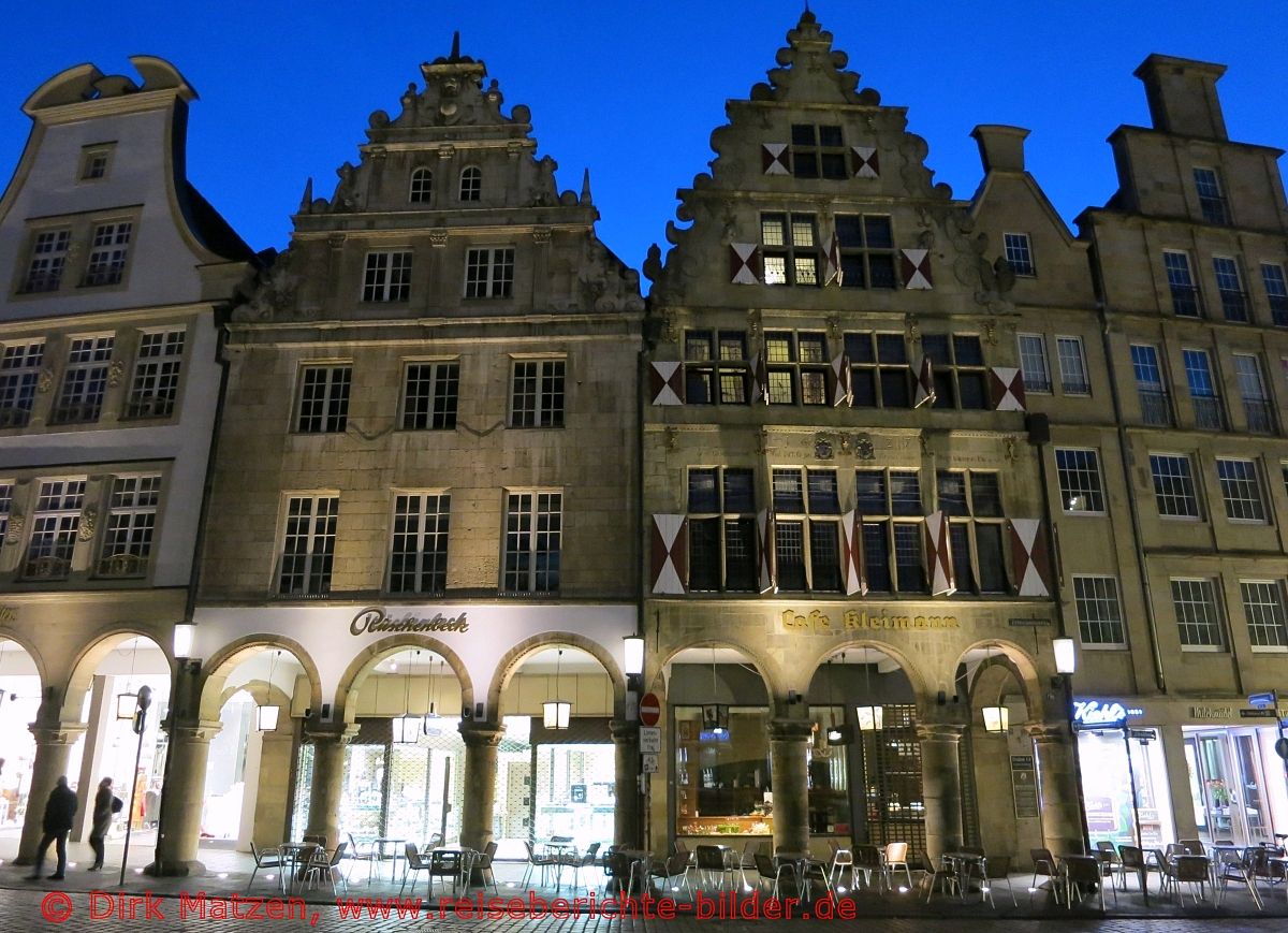 Münster, Gebäude am Prinzipalmarkt nachts