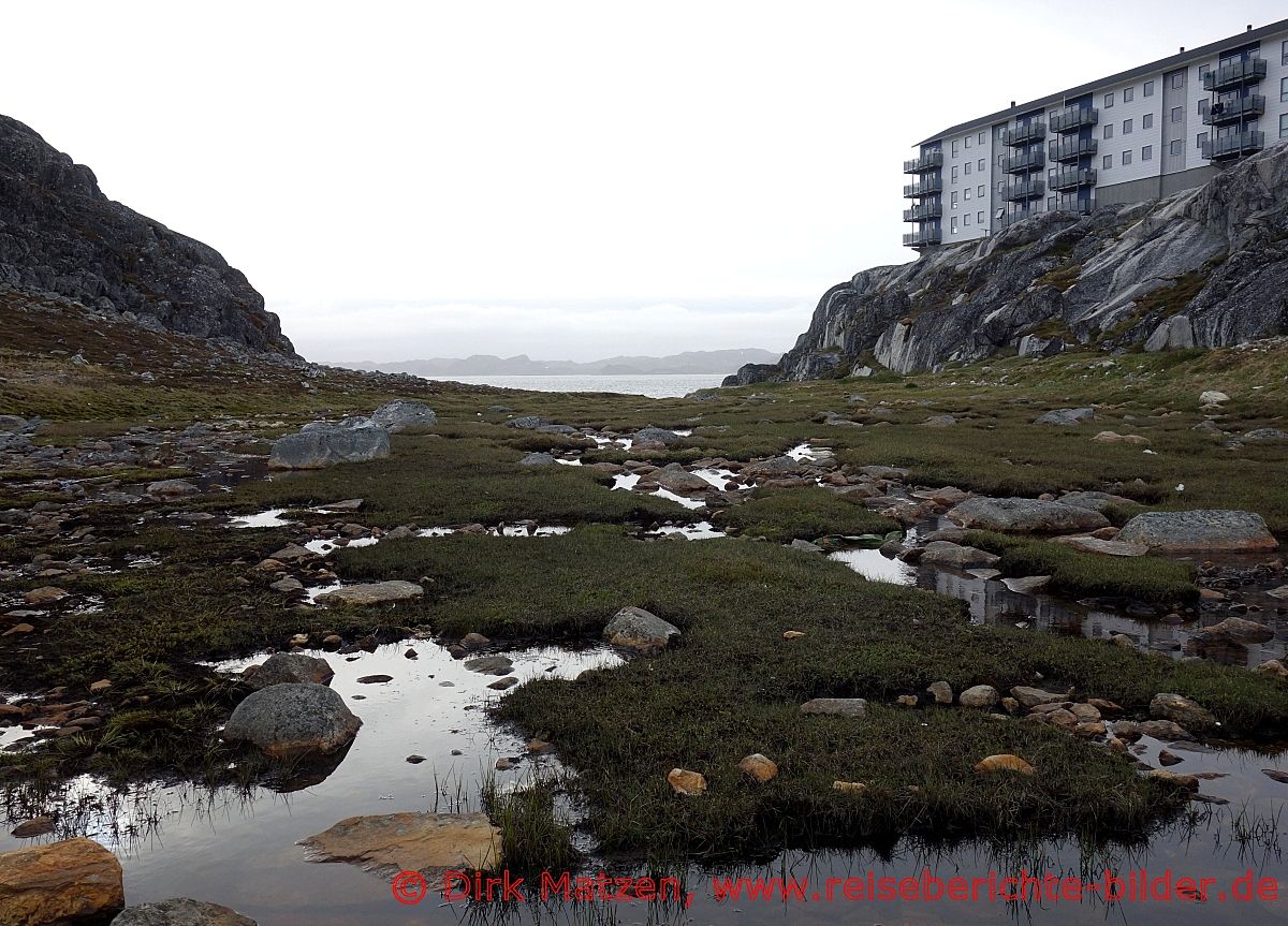 Nuuk, Weg nach Qernertunnguit