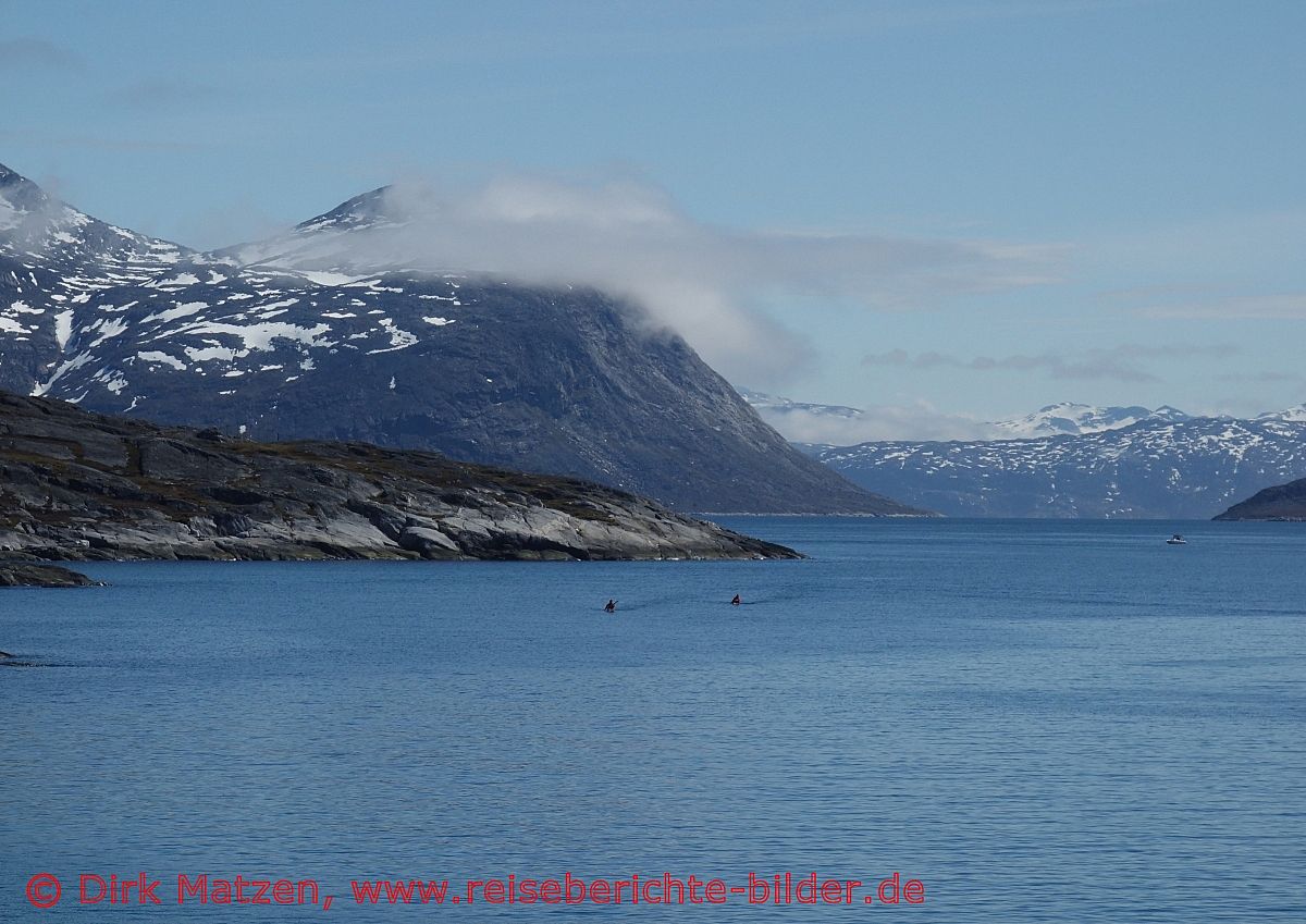 Nuuk, Kajaks im Fjord