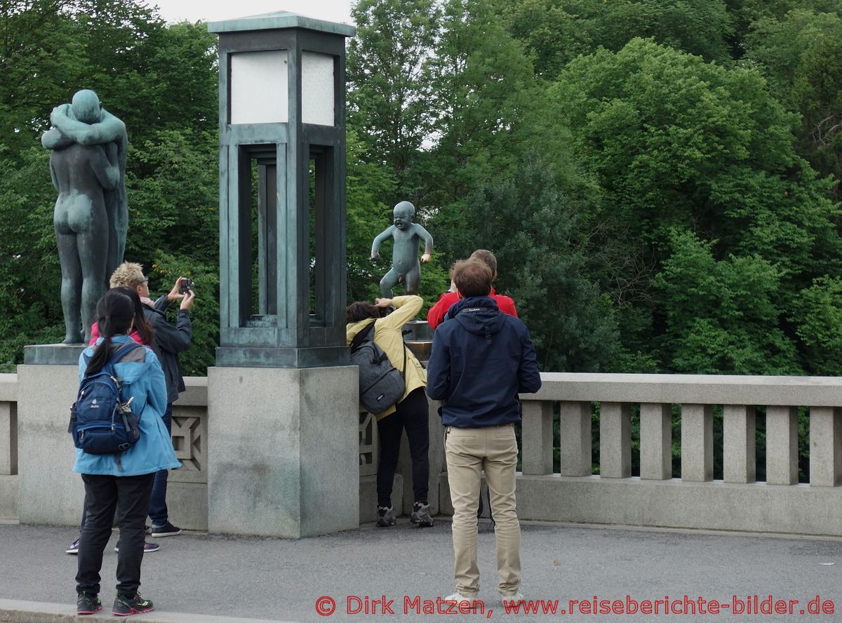 Oslo, Skulptur schreinender Junge