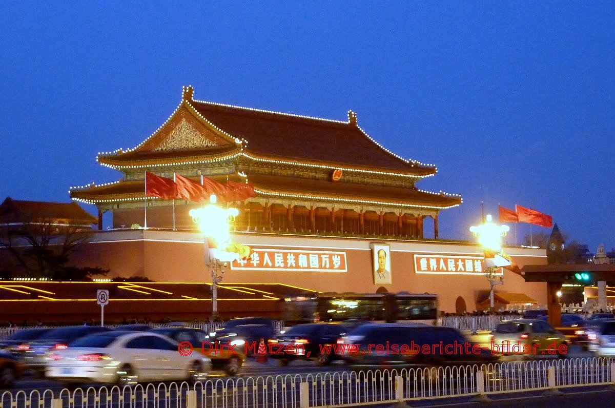 Peking, Tor des himmlischen Friedens abends