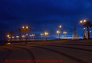 vila-baleira-platz-vor-seebruecke-am-abend