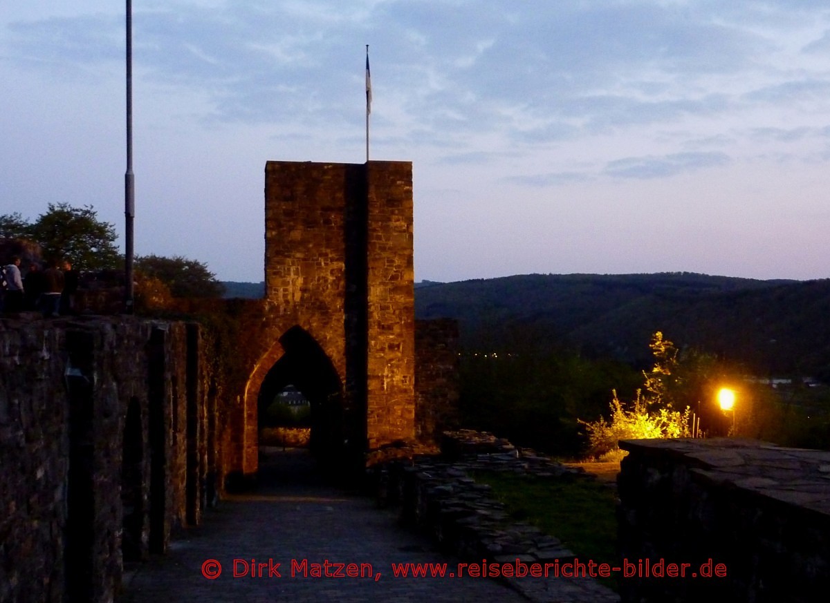 Schlossruine Arnsberg abends