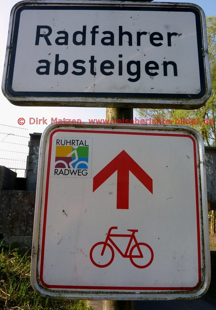 Radtour Ruhrtalradweg, Schild Radfahrer absteigen