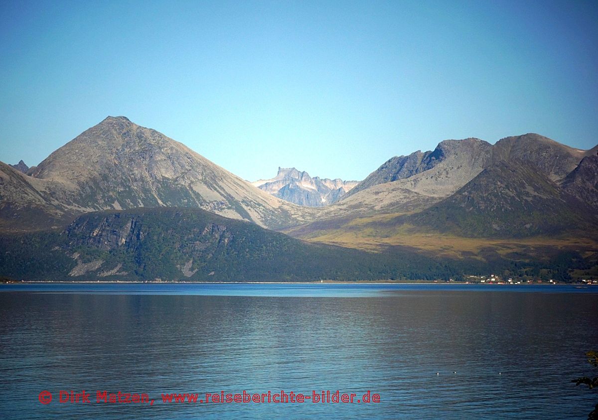 Berge am Kattfjord