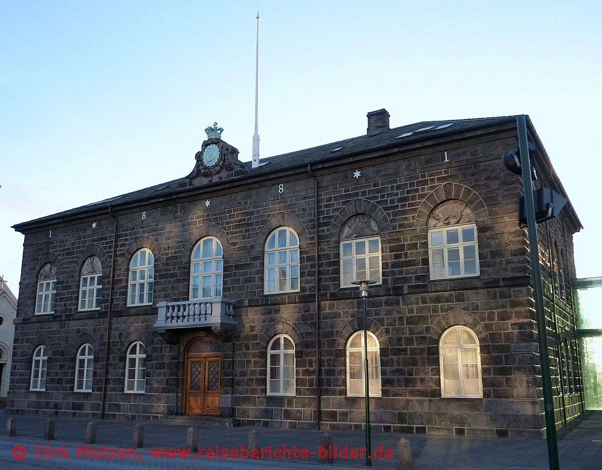 Reykjavik, Parlamentsgebude