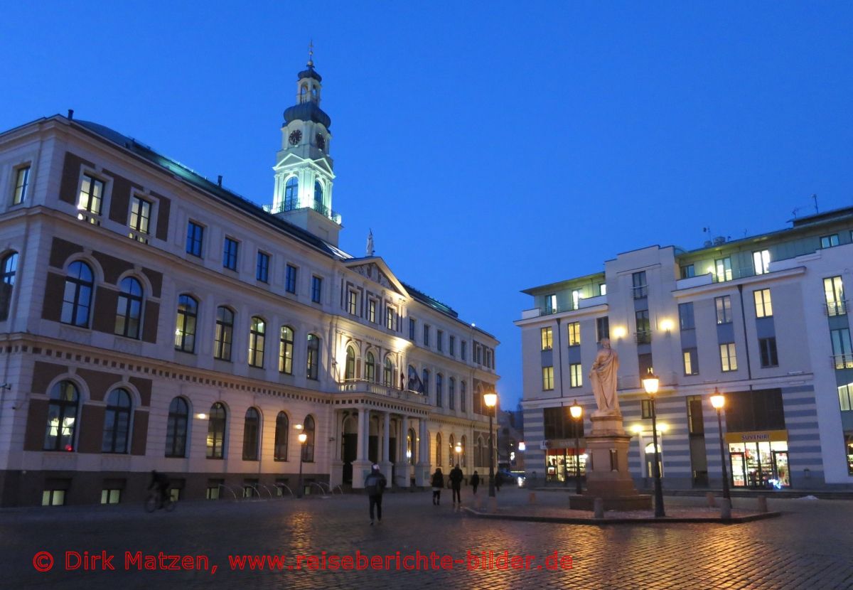 Riga, Rathausplatz abends