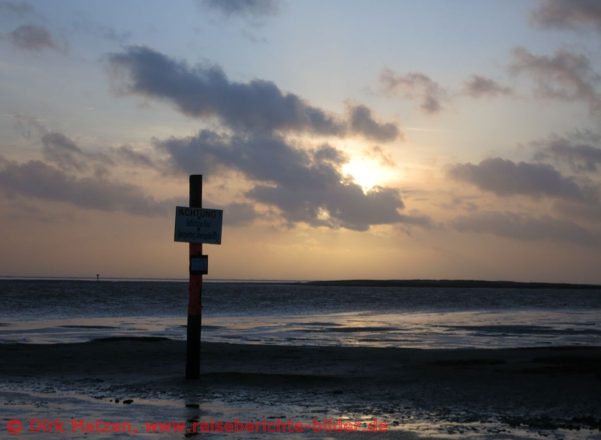 St. Peter-Ording, Schild im Abendlicht