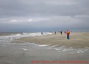 sankt-peter-ording-strand-spaziergaenger